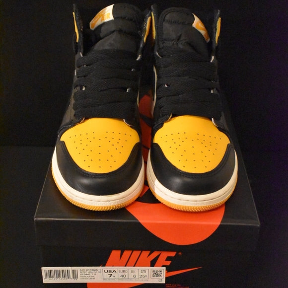 Air Jordan 1 "Taxi" - Picture 3 of 7